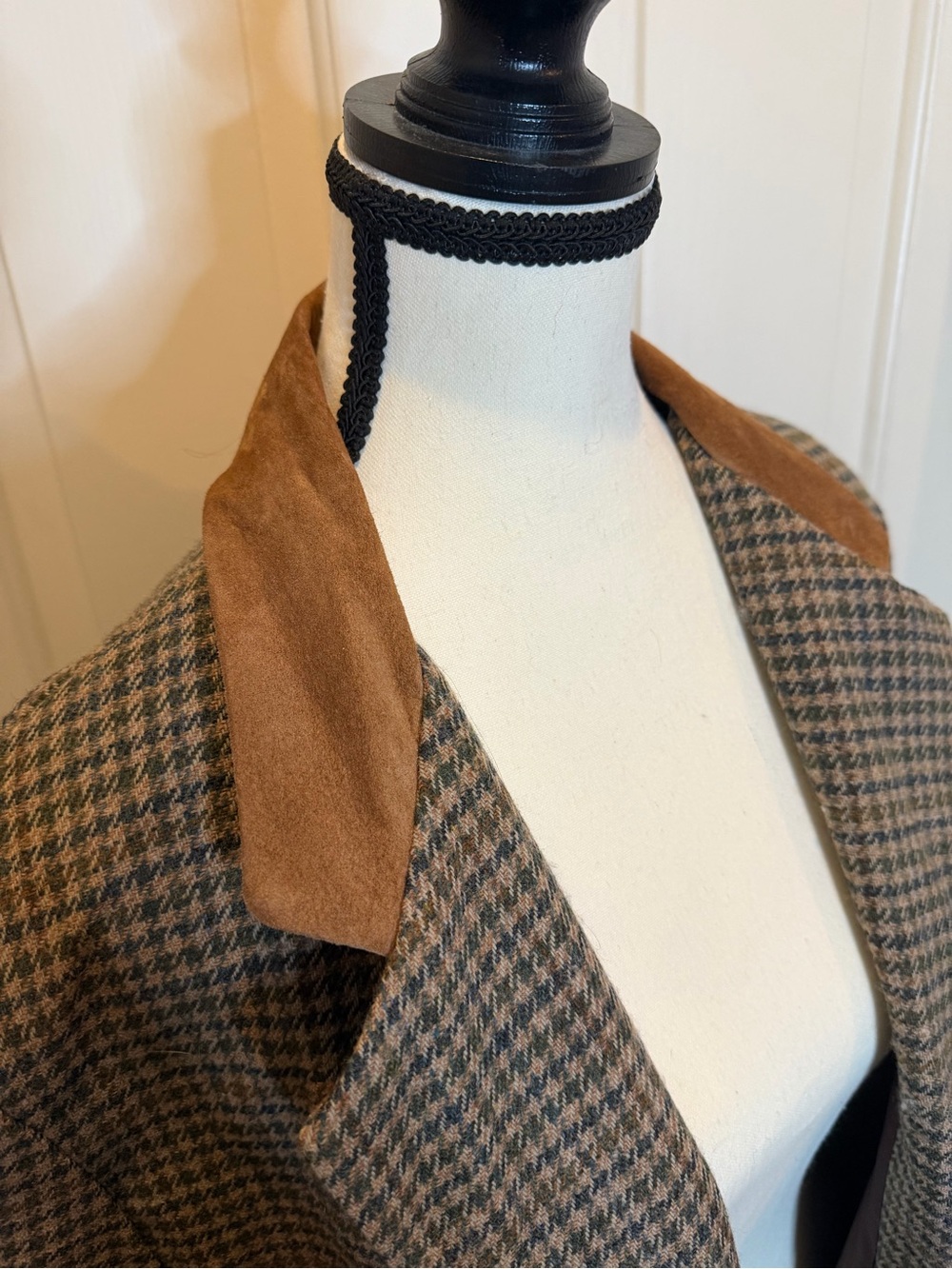 Brown Houndstooth Coat with Tan Suede Collar